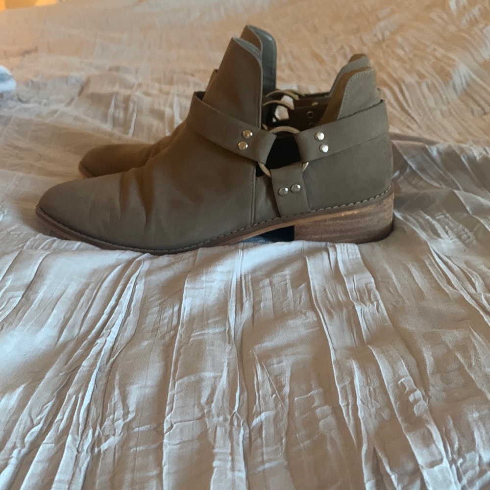 Tan lightly used BP booties